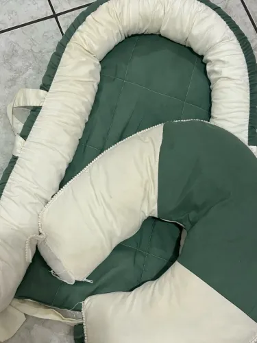 Kit de almofada de amamentação e um berço portátil