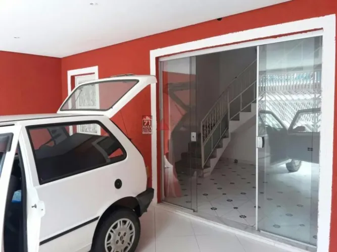 Sobrado Espaçoso com 4 Dormitórios, 2 Suítes e Varanda Gourmet com Vidro!