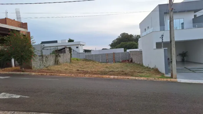 Terreno 300m² (12x25) - Condomínio Euroville, Alfenas-MG