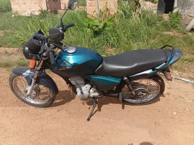 Moto com 150 carburada