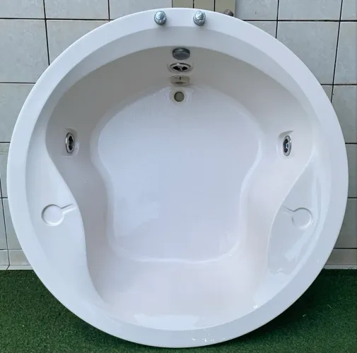 Banheira de Hidromassagem Essence 1,5m em perfeito estado