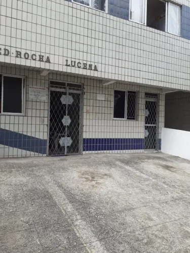 Quitinete de quarto, sala, cozinha e wc na Padre Valdevino próx. Av. Barão de Studart.