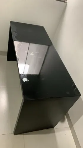 Mesa com tampa de vidro