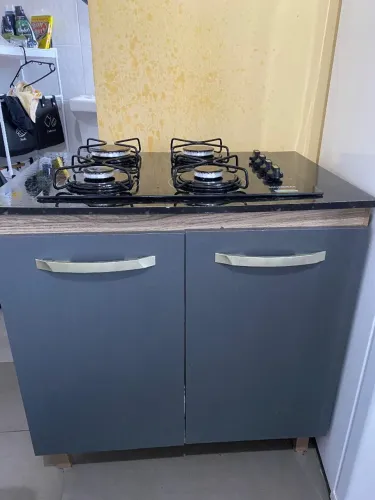 Fogão Cooktop com armário de duas portas