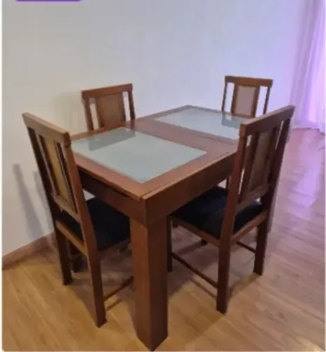 Mesa de Jantar de Madeira Maciça com 4 cadeiras