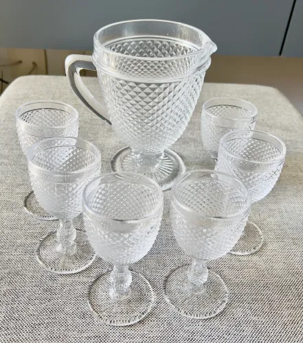 Conjunto jarra e 6 taças pequenas bico de jaca