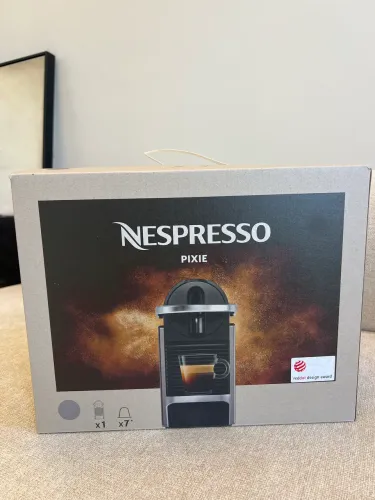Cafeteira Nespresso, nova nunca usada.