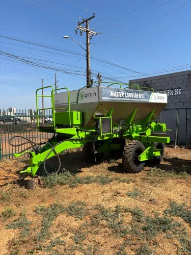 Distribuidor de sólidos (calcário/calcareadeira) PICCIN master 12000