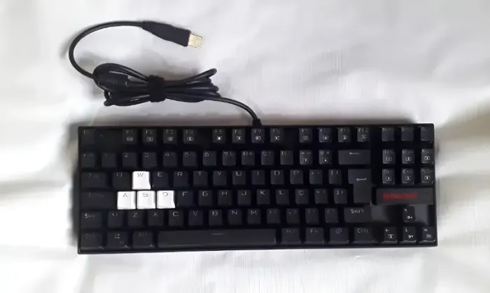 Teclado Gamer Redragon Kumara K552 Qwerty Led Coloridos Rgb