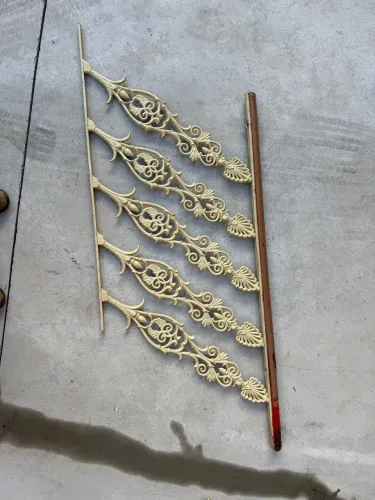 Corrimão Antigo em Ferro Fundido Peça Ornamental Clássica