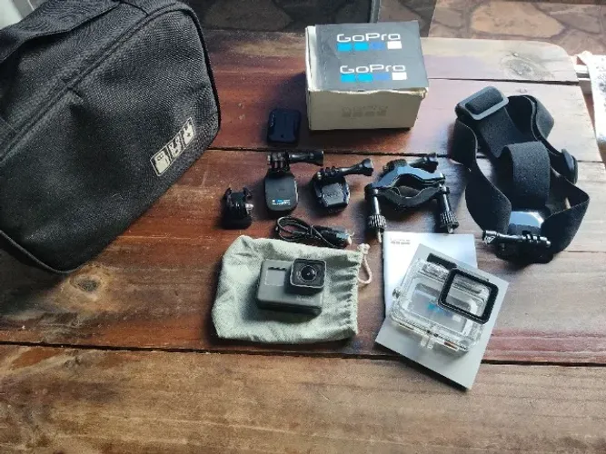 GoPro HERO5 Black - Kit Completo com Acessórios e Caixa Estanque (Sem Cartão)