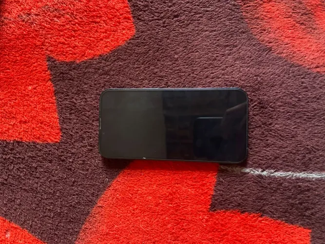 iPhone 14 em bom estado de conservação