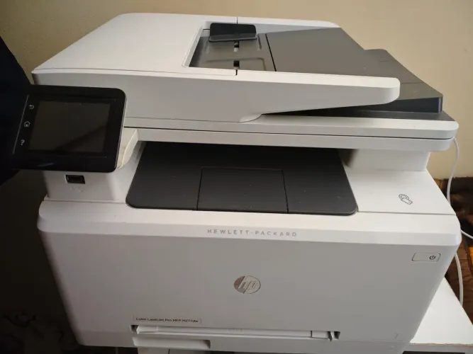 Multifuncional Color Laser Jet pro da HP + Tonners colorido e preto
