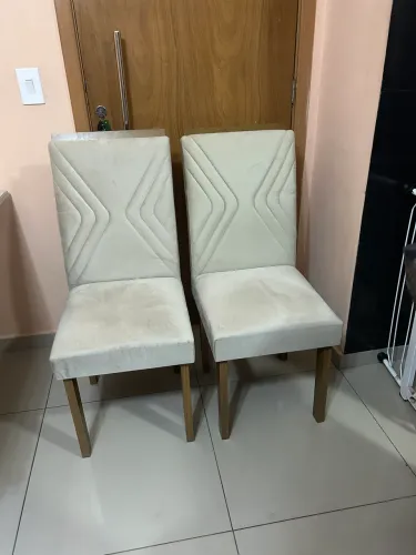 Vendo duas cadeiras de mesa NOVA