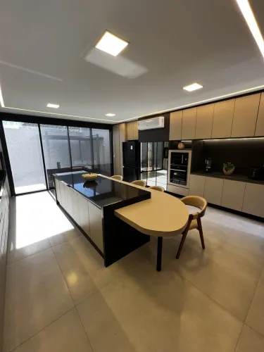 Casa, 3 quartos, 3 suítes, 183 m², 4 vagas no Jardim Vila Boa em Goiânia