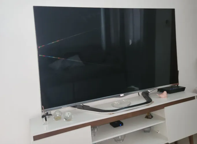 Smart TV LG 55" Cinema 3D (Modelo 55LA7400) - Funciona, apenas demora a ligar às vezes!