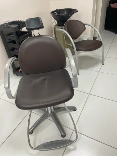 Cadeira e lavatório para salão ! A cadeira é da Ferrante !