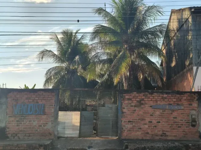 Oportunidade de negócio - Terreno medindo 10mx50m, ou seja 500m² com uma casa de alvenaria