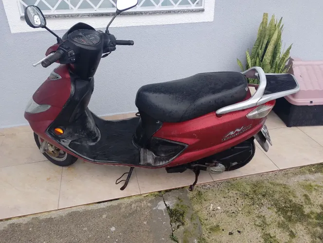 Bateria nova. Moto funcionando. Necessita pintura e revisão. 44.965 km.