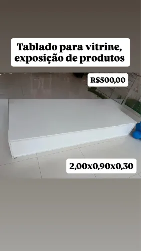 Tablado para vitrine ou expositor de chão
