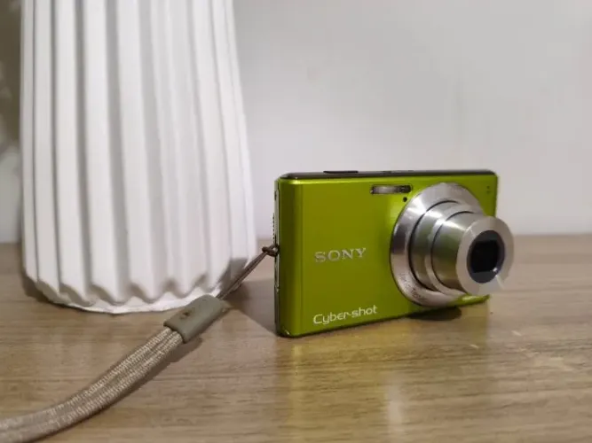Sony Cyber-shot DSC-W530. Verde super conservada.