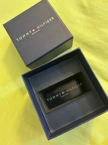 Caixas de relógio originais Tommy e Hugo Boss