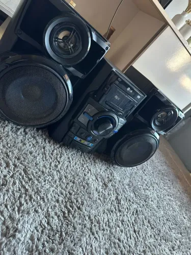 Som LG 370W RMS - CD, USB e AUX 220V(BAIXEI O VALOR PRA VENDER)