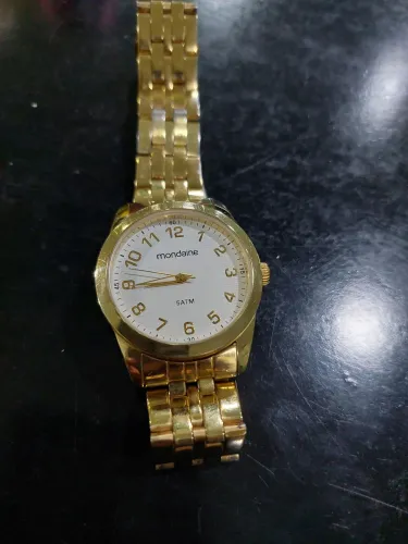 Relógio dourado