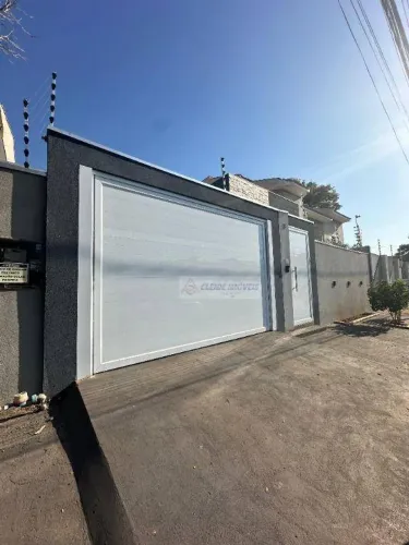 Excelente Casa no Santa Cruz II