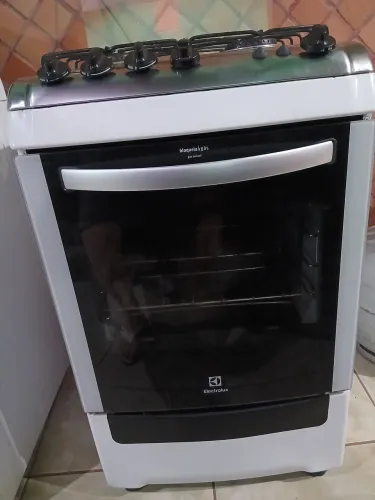 Fogão Electrolux 4 bocas elétrico com luz de forno semi novo