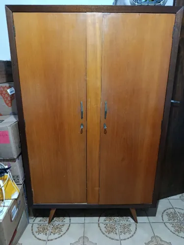 Guarda-Roupa Vintage Anos 50/60 - 2 Portas, Pé Palito e Espelho Interno