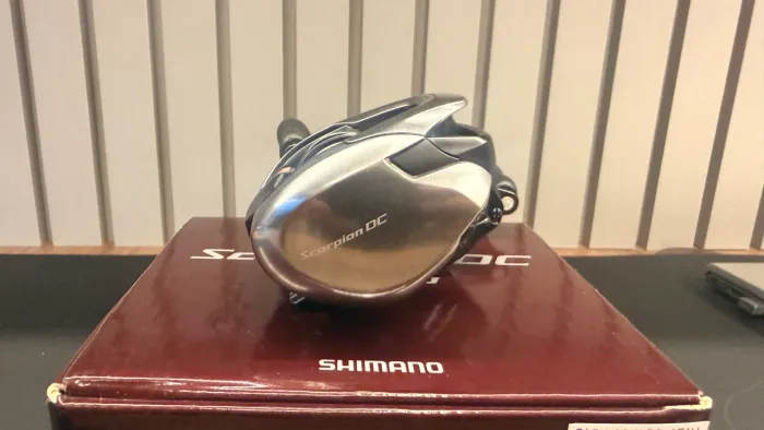 Carretilha Shimano Scorpion DC 151 HG - Manivela Esquerda
