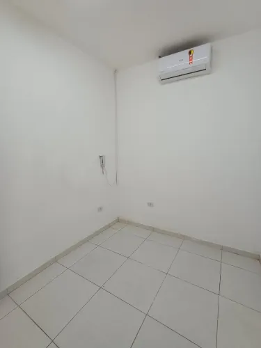 Aluga-se sala comercial, com Internet e energia inclusa.