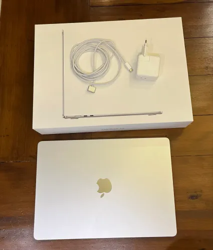 MacBook Air Apple 15' M3, CPU 8 Núcleos, GPU 10 Núcleos, 8GB RAM, 256GB