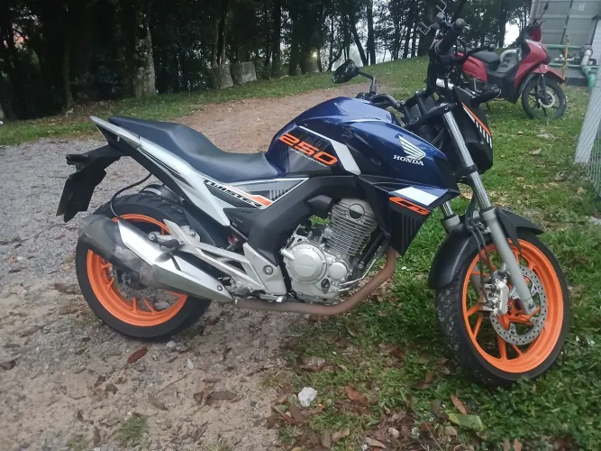 CB Twister 250 edição especial