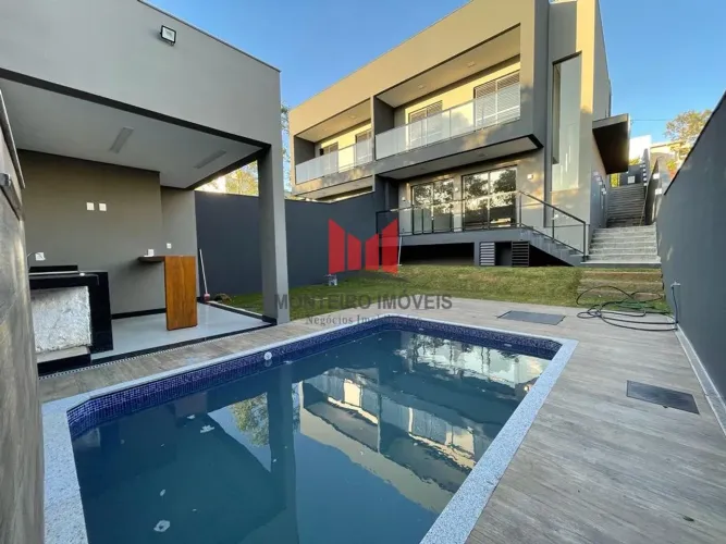 Excelente Casa em Condomínio para Venda localizada no Bairro Trilhas Do Sol, com 3 dormitó