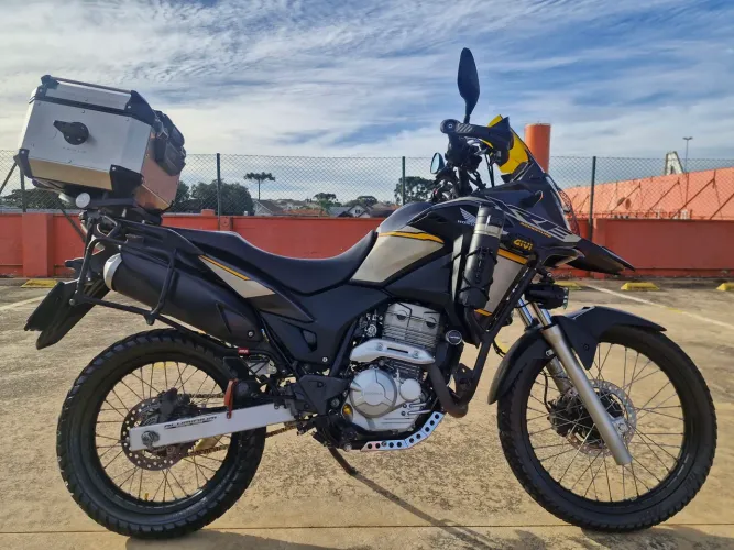 HONDA XRE 300 Adventure - Muito nova e equipada!