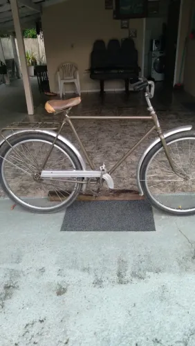 Bicicleta antiga colecionador