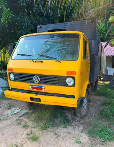 Vendo caminhão baú