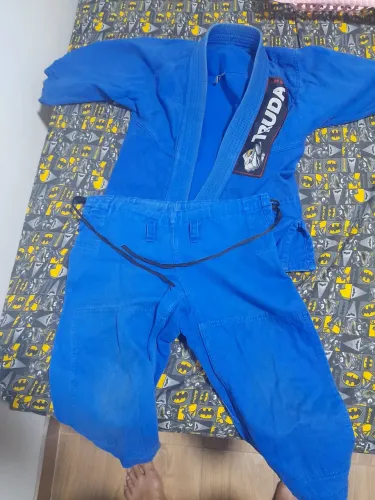 Kimono de jiu jitsu infantil M3, cor azul, marca Truda, usado valor de R$ 130 em ótimo