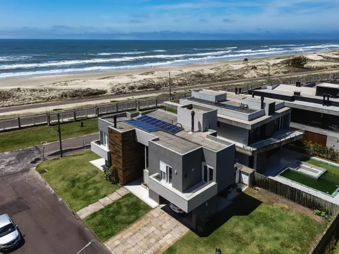 Casa em Condomínio com 4 Dormitorio(s) localizado(a) no bairro Condomínio Atlântico Villas