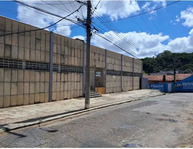 GALPÃO INDUSTRIAL COM 1.200 M² PARA LOCAÇÃO NO BETÂNIA