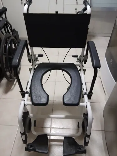 Cadeira de banho em alumínio com Tilt para 120 kg modelo H3 Ortobras.