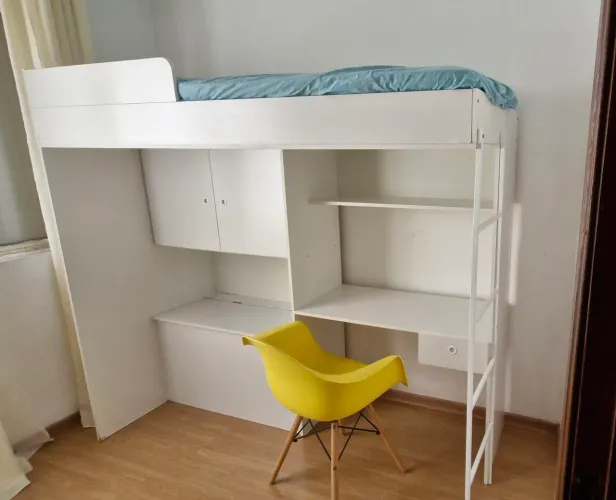 Cama alta com armário, baú, escrivaninha + cadeira inclusa - usado em ótimo estado