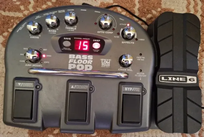 Pedaleira POD  Line 6 Floor POD para Baixo - Excelente Estado