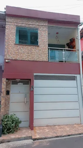 ALUGA-SE UMA CASA NA SANTA LUZIA
