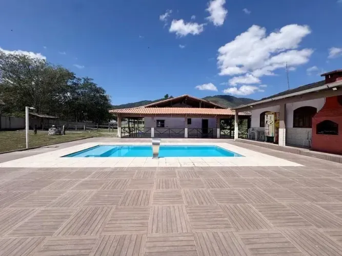 Barrozo Imóveis - Sítio a venda com 17.000 m² com pastagem, baias, lagos.
