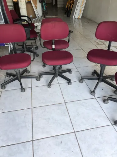 Cadeiras estofadas giratória