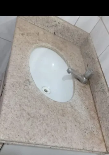 Pia de banheiro com bancada