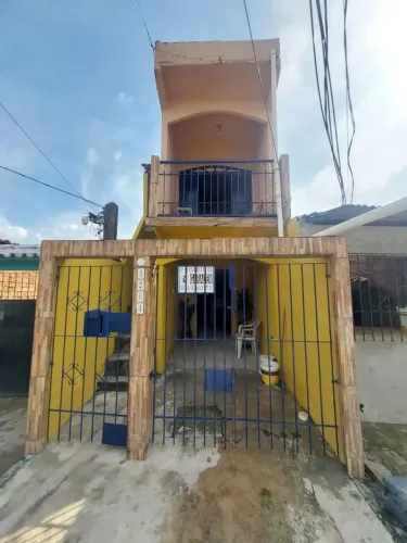 VENDO CASA DE 2 ANDARES 2 QUARTOS NA RUA ROSO DAMIN